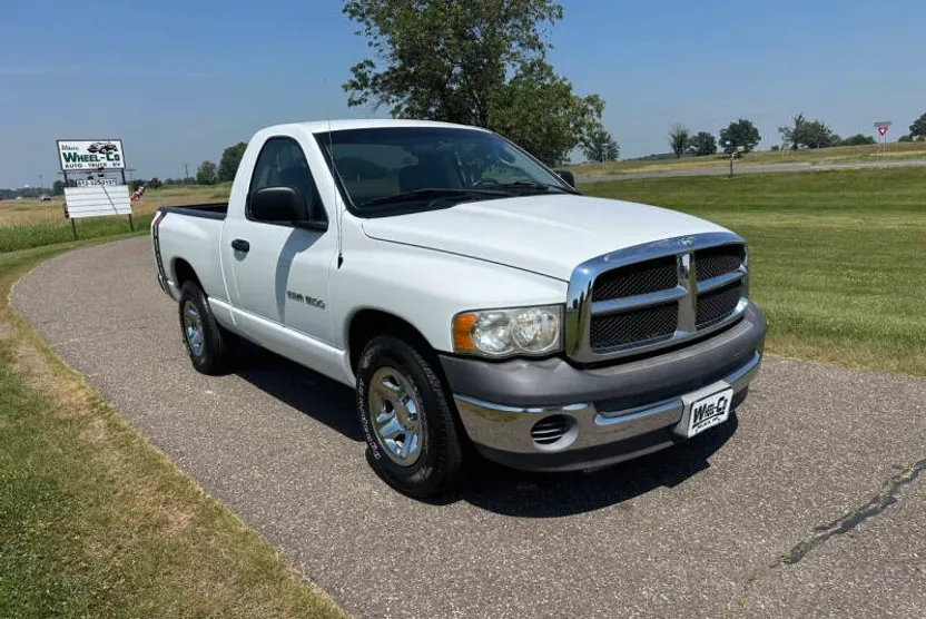 2002 Dodge Ram ST photo 1