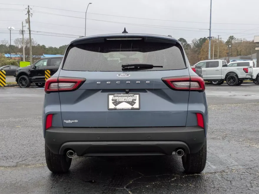 2025 Ford Escape ST-Line photo 1
