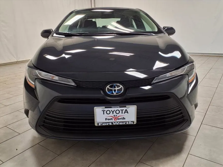 2025 Toyota Corolla LE photo 1