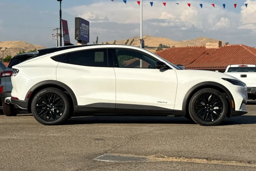 2025 Ford Mustang Mach-E Select photo 1