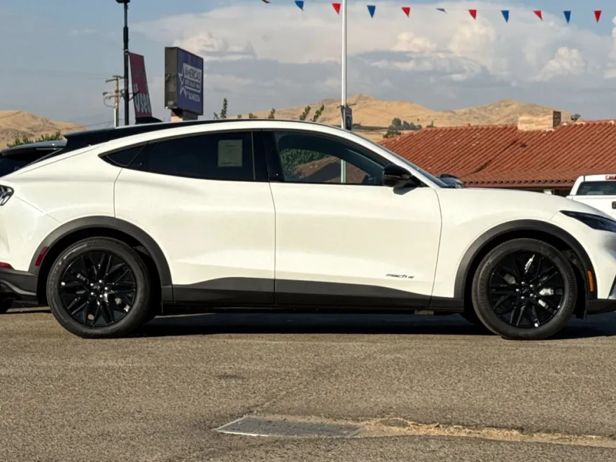 2025 Ford Mustang Mach-E Select photo 1
