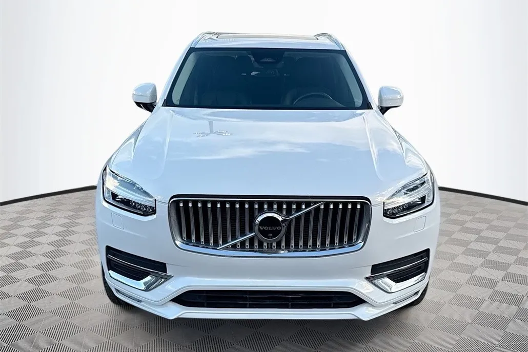 2023 Volvo XC90 B5 Plus photo 1
