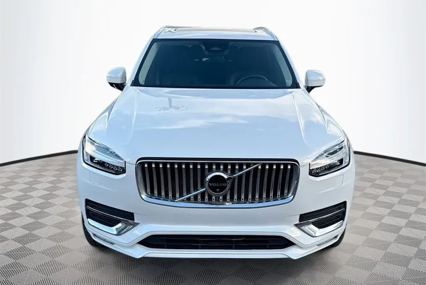 2023 Volvo XC90 B5 Plus photo 1