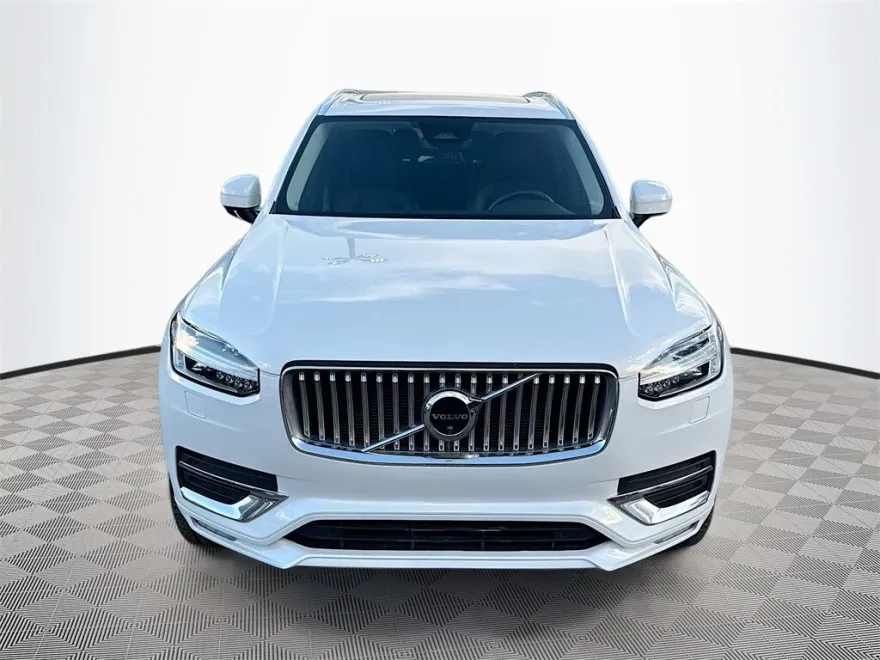 2023 Volvo XC90 B5 Plus photo 1