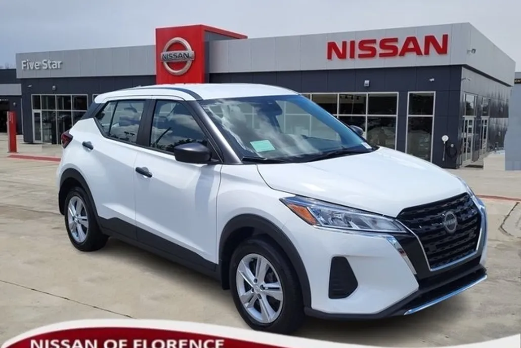 2025 Nissan Kicks Play S photo 1