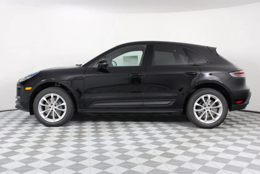 2026 Porsche Macan T photo 1