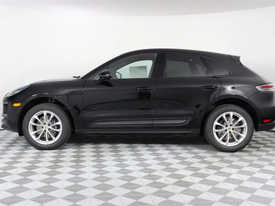 2026 Porsche Macan T photo 1