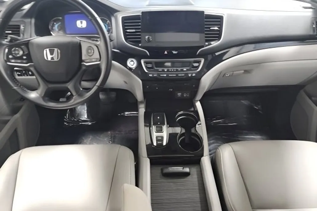 2019 Honda Pilot Touring photo 1