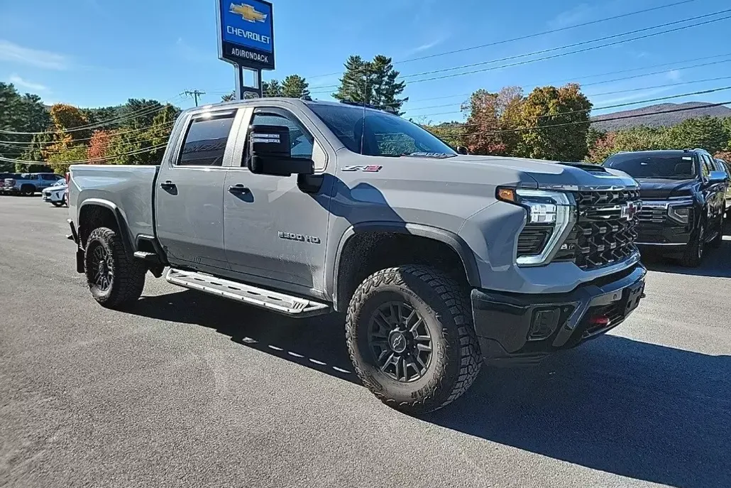 2025 Chevrolet Silverado 2500HD ZR2 photo 1