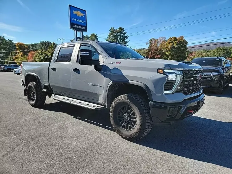 2025 Chevrolet Silverado 2500HD ZR2 photo 1