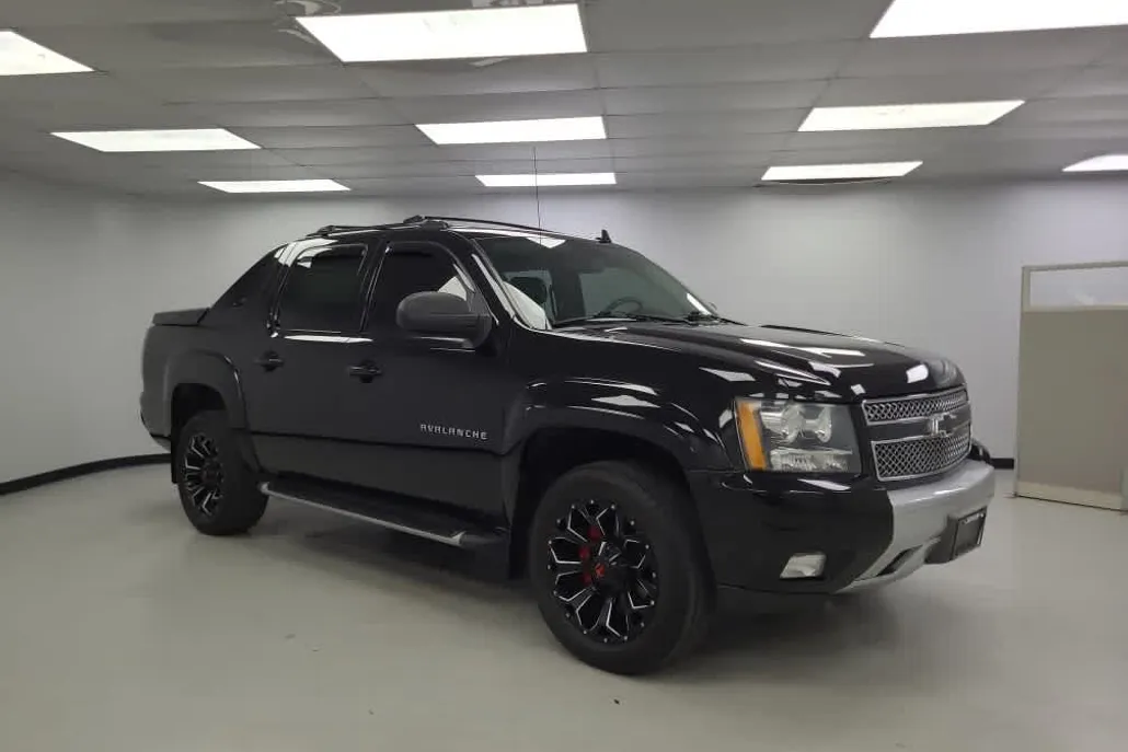 2013 Chevrolet Avalanche LT photo 1