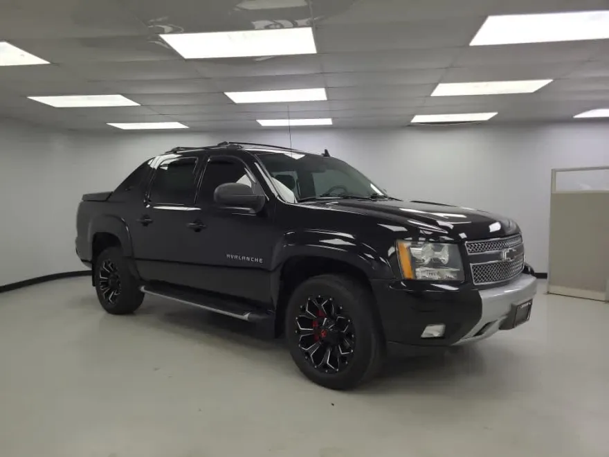 2013 Chevrolet Avalanche LT photo 1