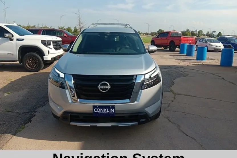 2025 Nissan Pathfinder SL photo 1
