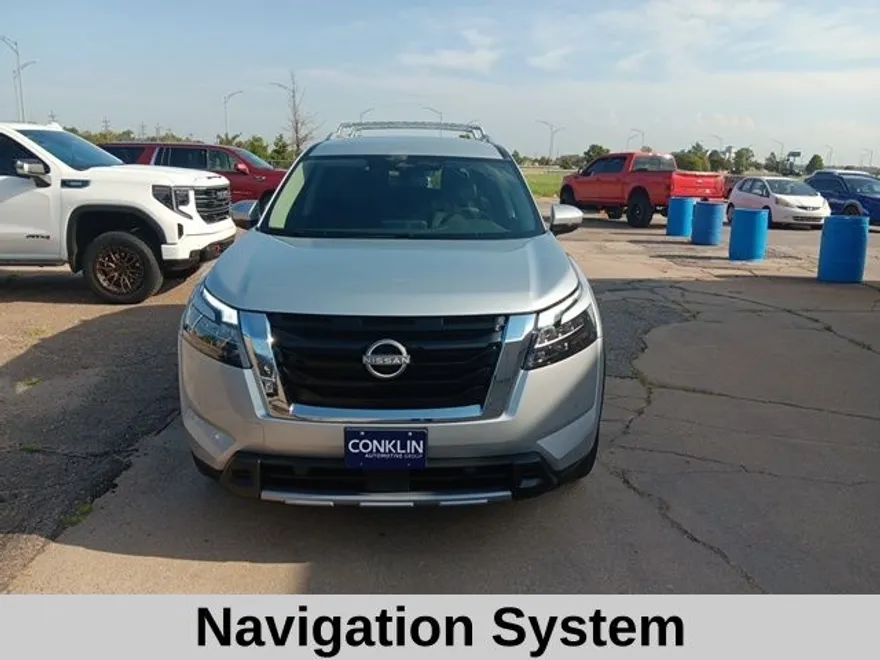 2025 Nissan Pathfinder SL photo 1