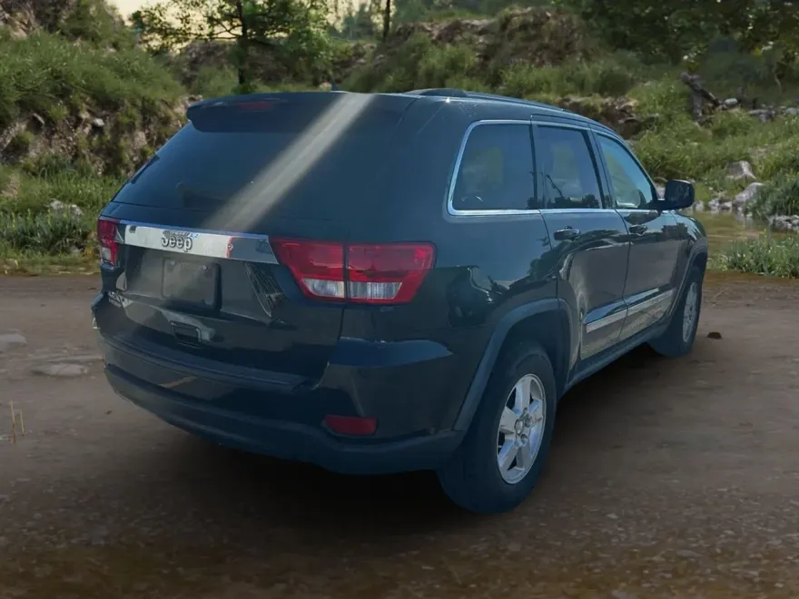 2012 Jeep Grand Cherokee Laredo Sport photo 1