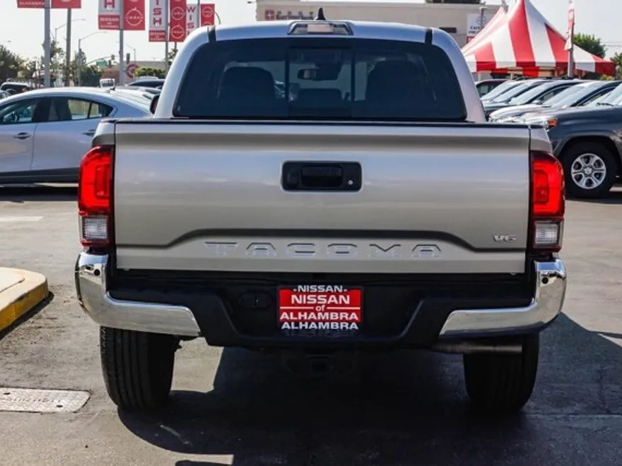 2022 Toyota Tacoma SR5 photo 1