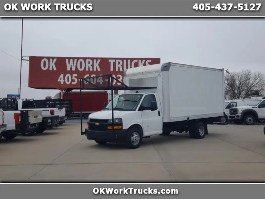 2021 Chevrolet Express 3500 Cutaway photo 1