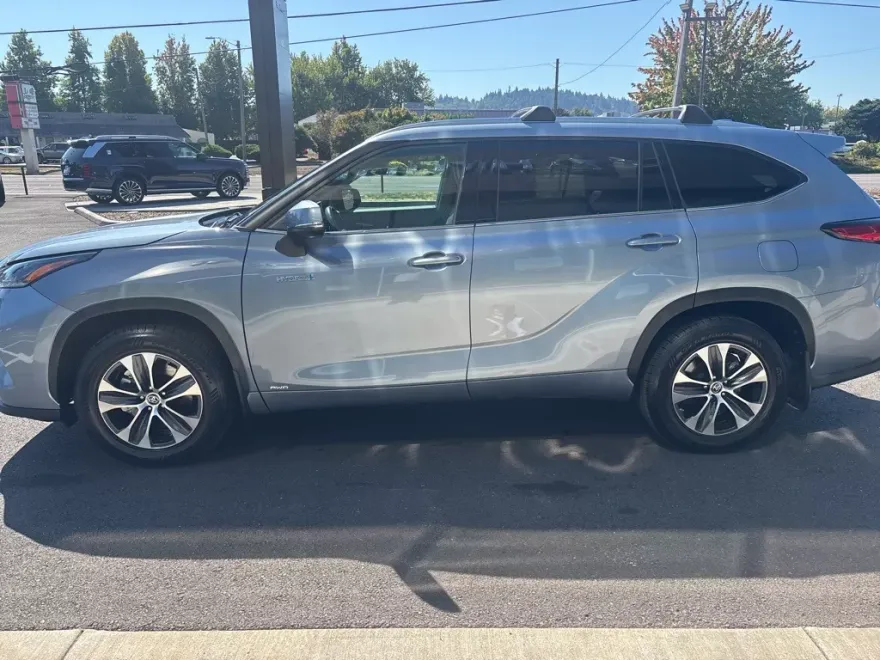 2021 Toyota Highlander Hybrid XLE photo 1