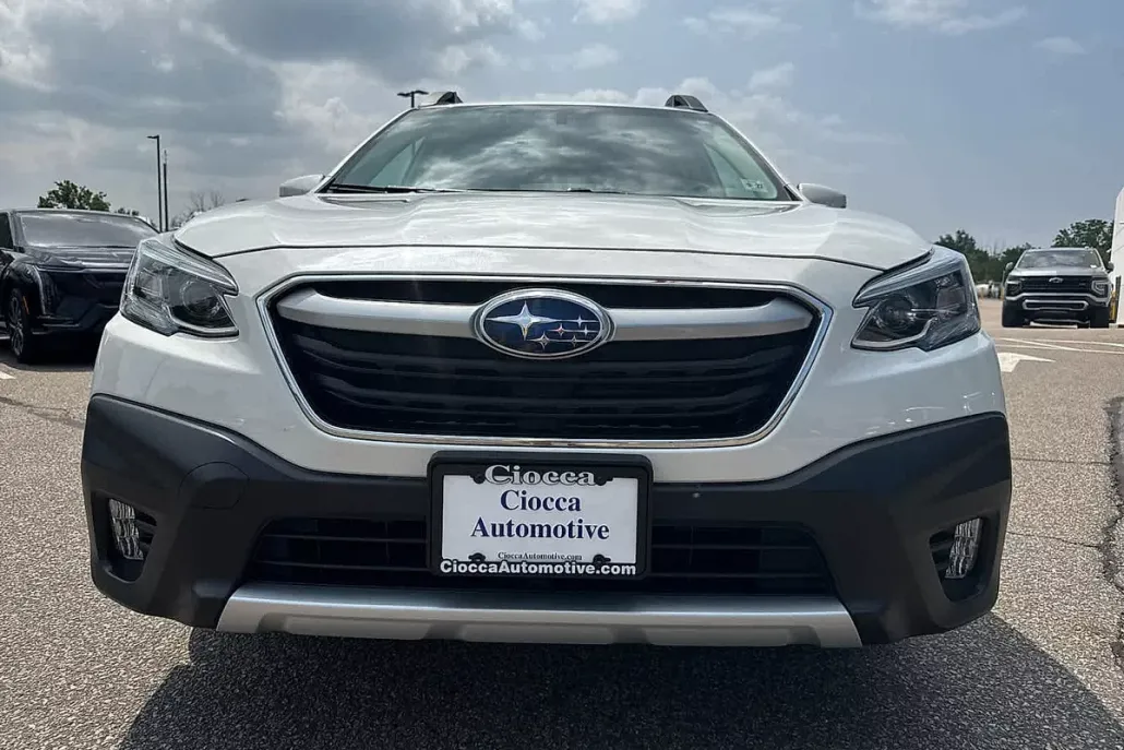 2022 Subaru Outback Limited photo 1