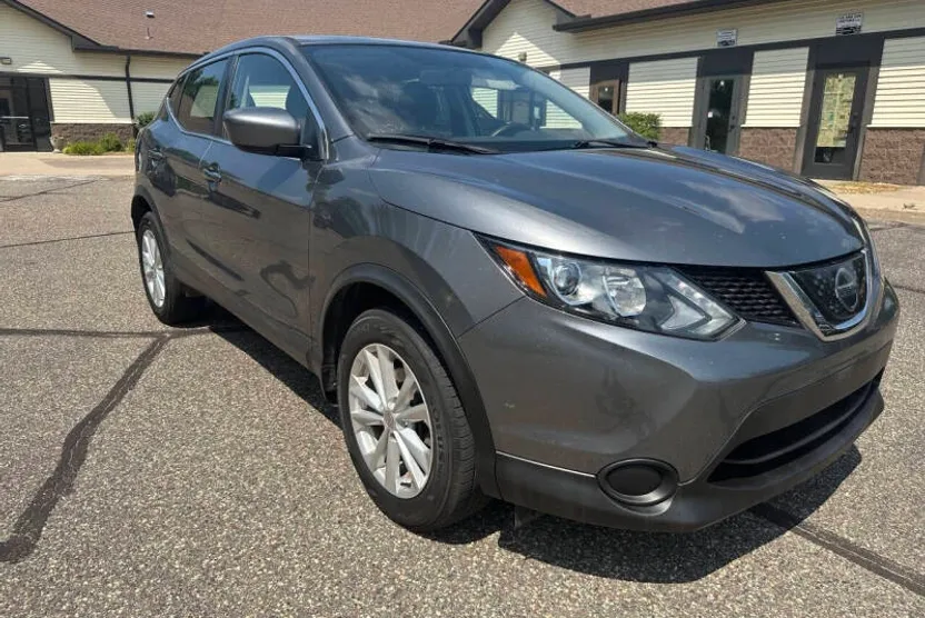 2018 Nissan Rogue Sport S photo 1