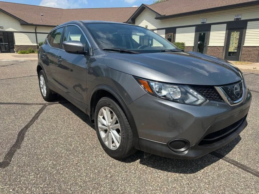 2018 Nissan Rogue Sport S photo 1