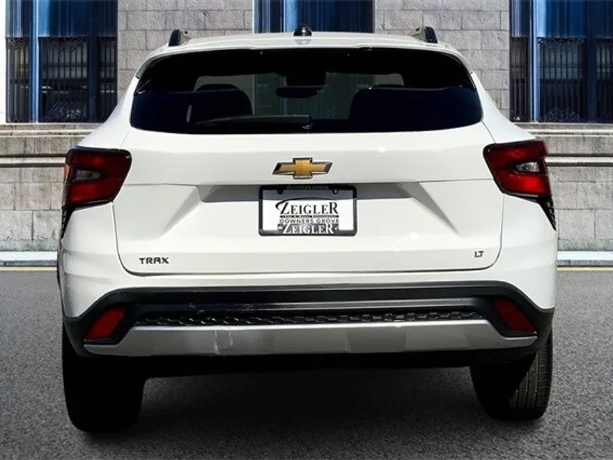 2025 Chevrolet Trax LT photo 1