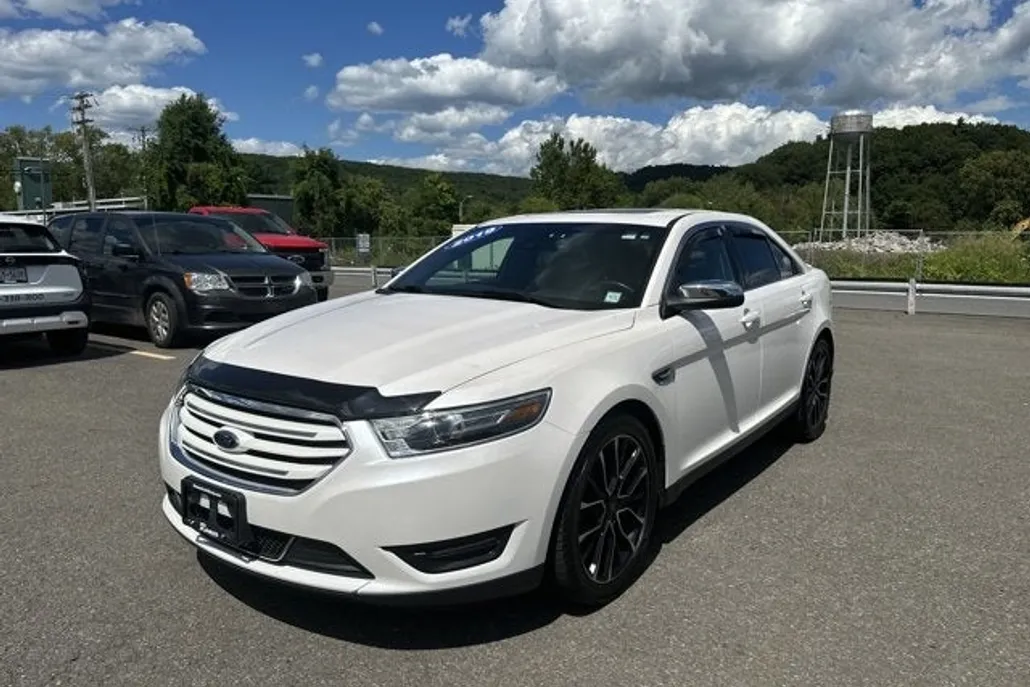 2019 Ford Taurus Limited photo 1