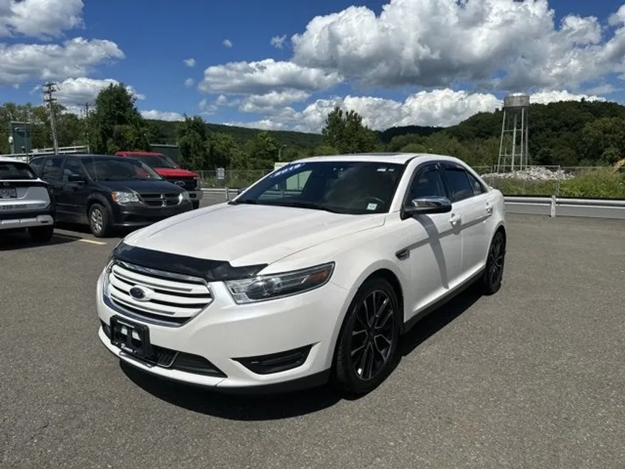 2019 Ford Taurus Limited photo 1