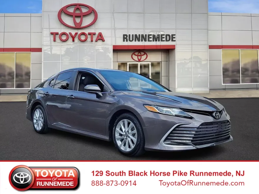 2023 Toyota Camry LE photo 1
