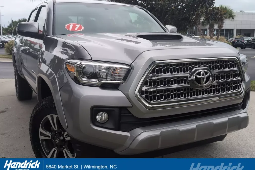 2017 Toyota Tacoma TRD Sport photo 1