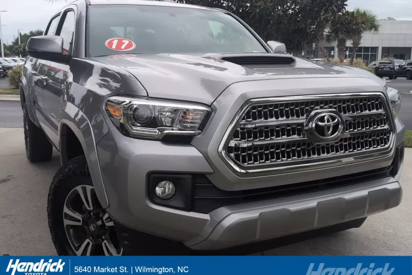 2017 Toyota Tacoma TRD Sport photo 1