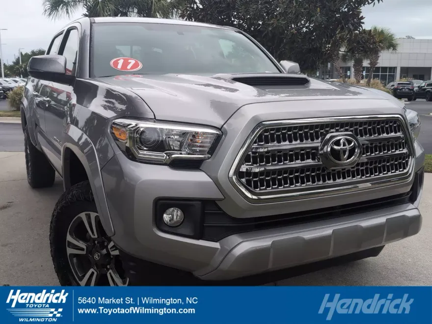 2017 Toyota Tacoma TRD Sport photo 1