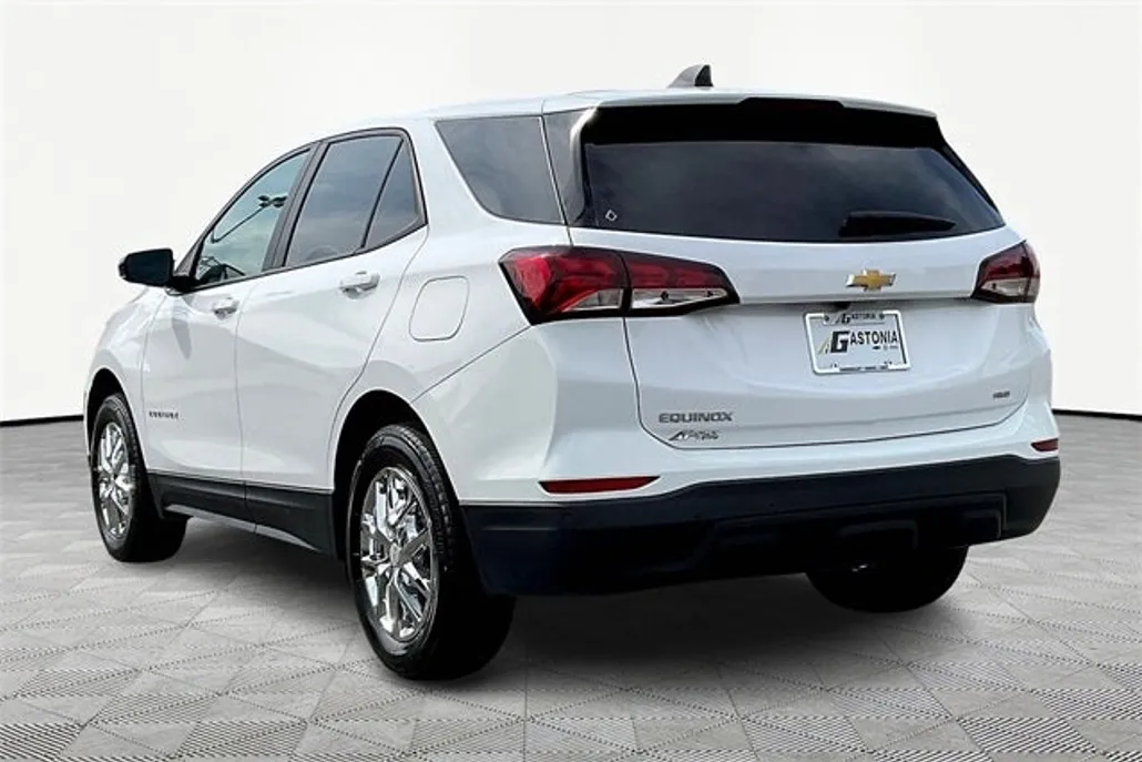 2024 Chevrolet Equinox LS photo 1