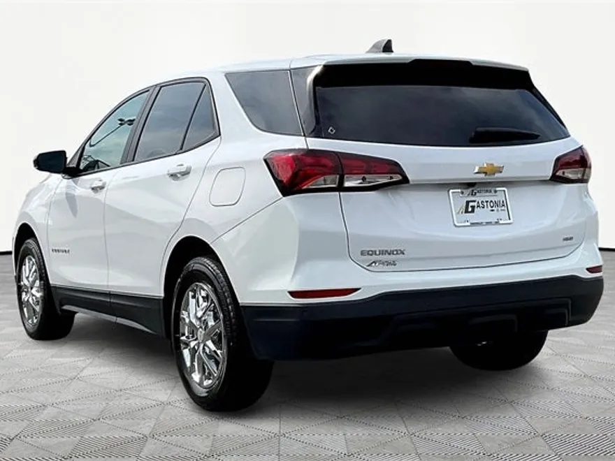 2024 Chevrolet Equinox LS photo 1