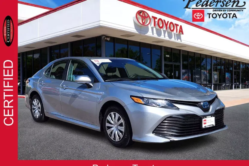 2020 Toyota Camry Hybrid LE photo 1