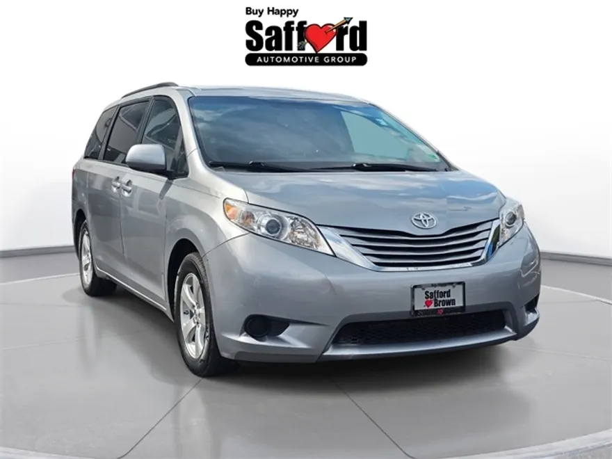 2016 Toyota Sienna LE photo 1
