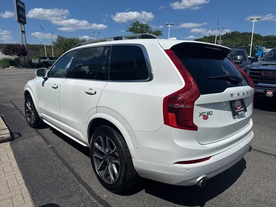 2018 Volvo XC90 T5 Momentum photo 1