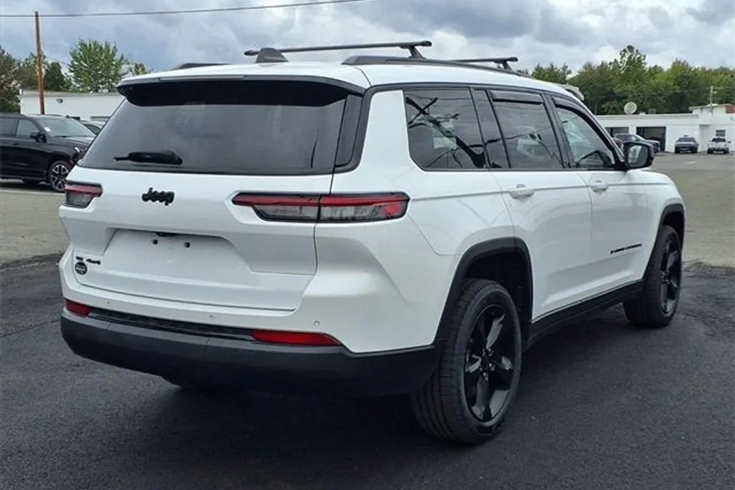 2022 Jeep Grand Cherokee Altitude photo 1