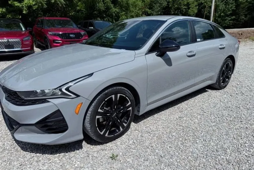 2022 Kia K5 GT-Line photo 1