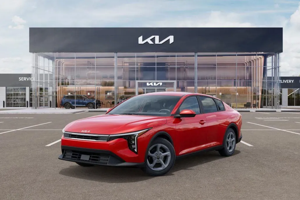 2025 Kia K4 LXS photo 1