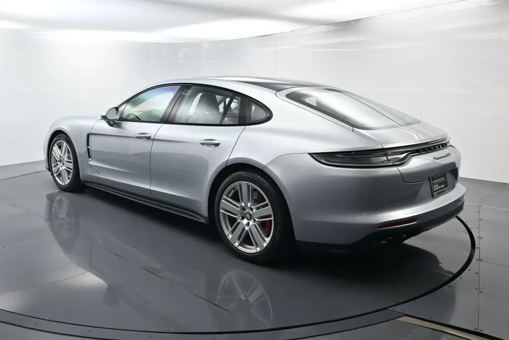 2022 Porsche Panamera GTS photo 1