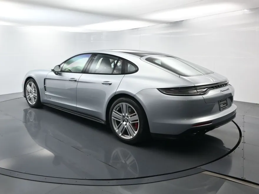 2022 Porsche Panamera GTS photo 1
