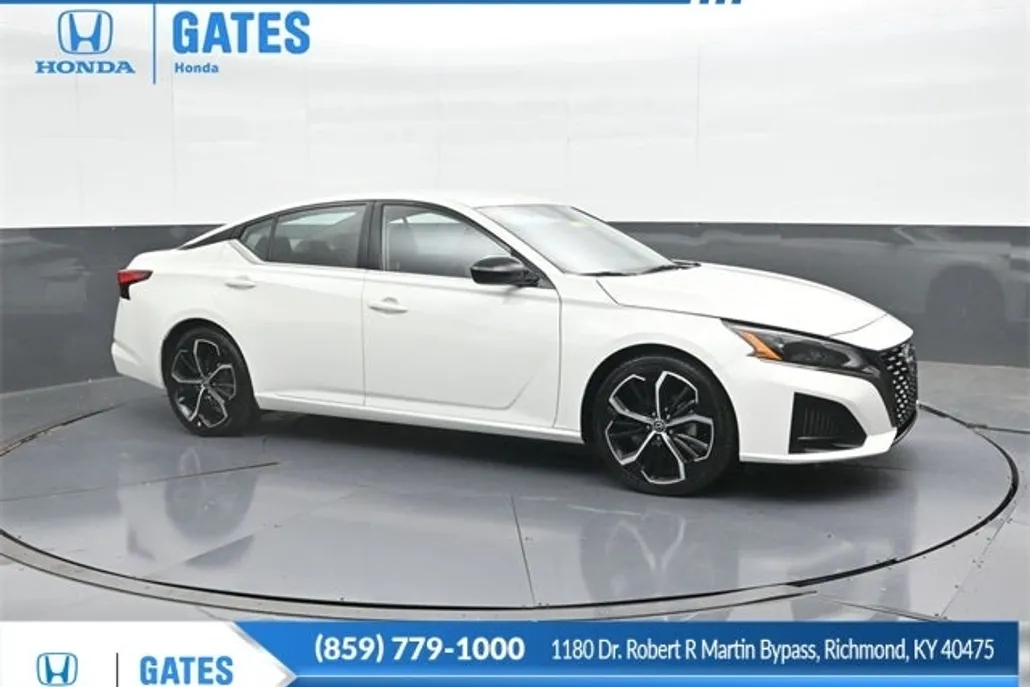 2023 Nissan Altima 2.5 SR photo 1