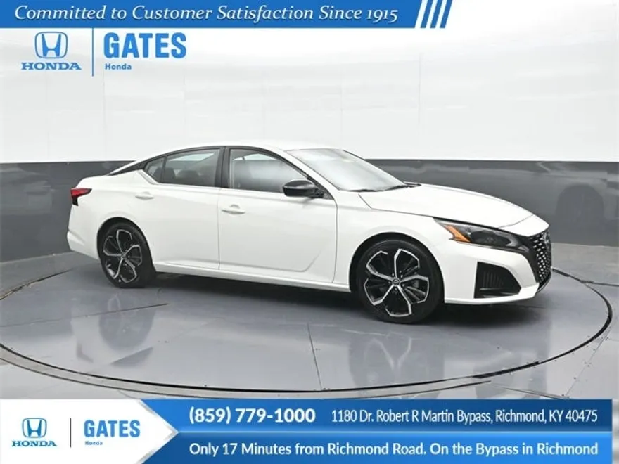 2023 Nissan Altima 2.5 SR photo 1