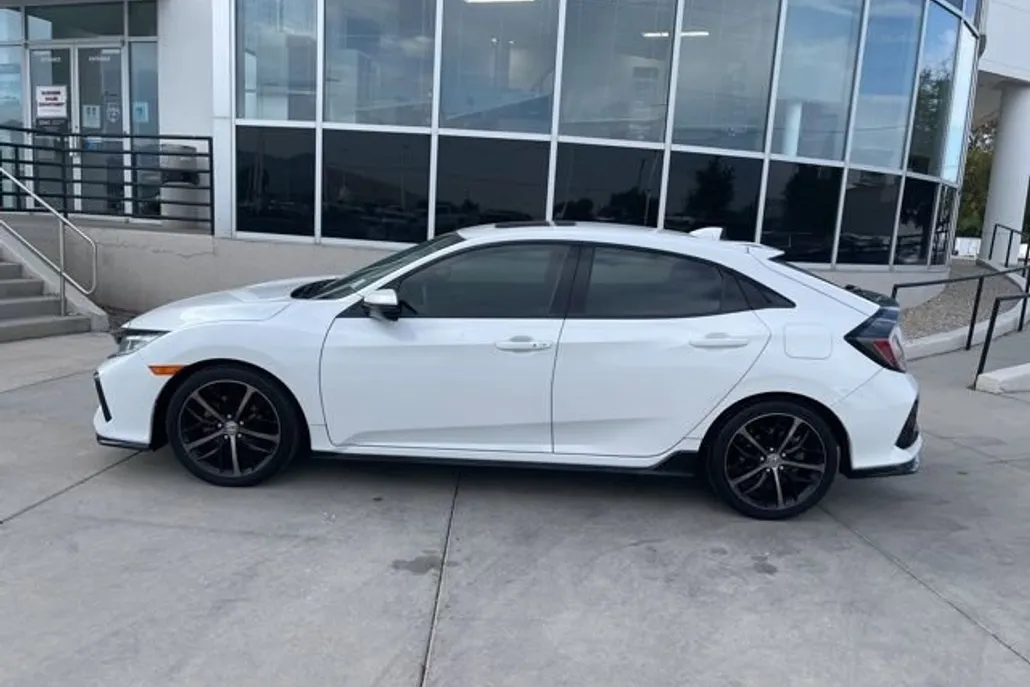 2020 Honda Civic Hatchback Sport Touring photo 1