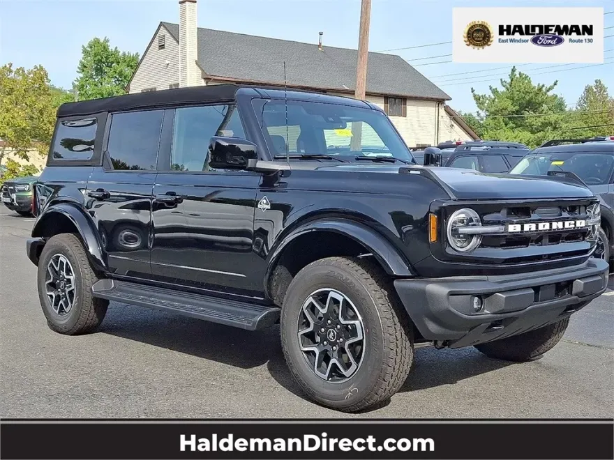 2025 Ford Bronco Outer Banks photo 1