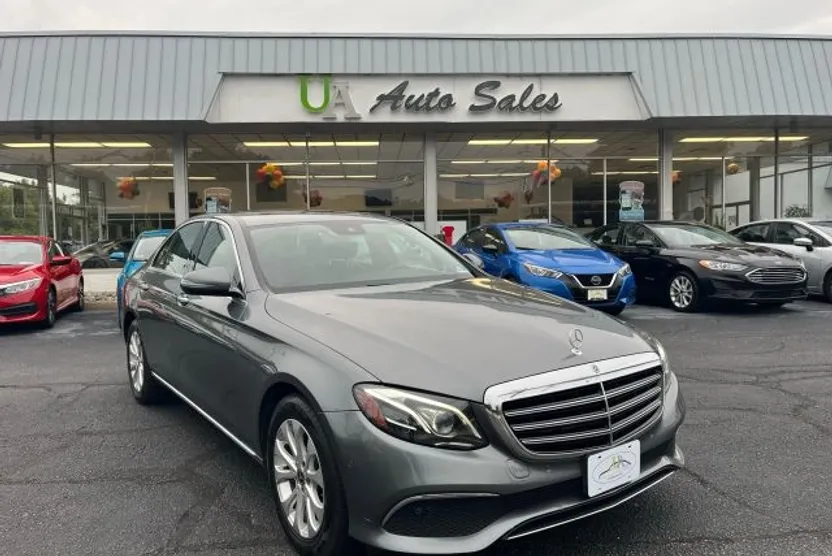 2018 Mercedes Benz E 300 4MATIC Sedan photo 1