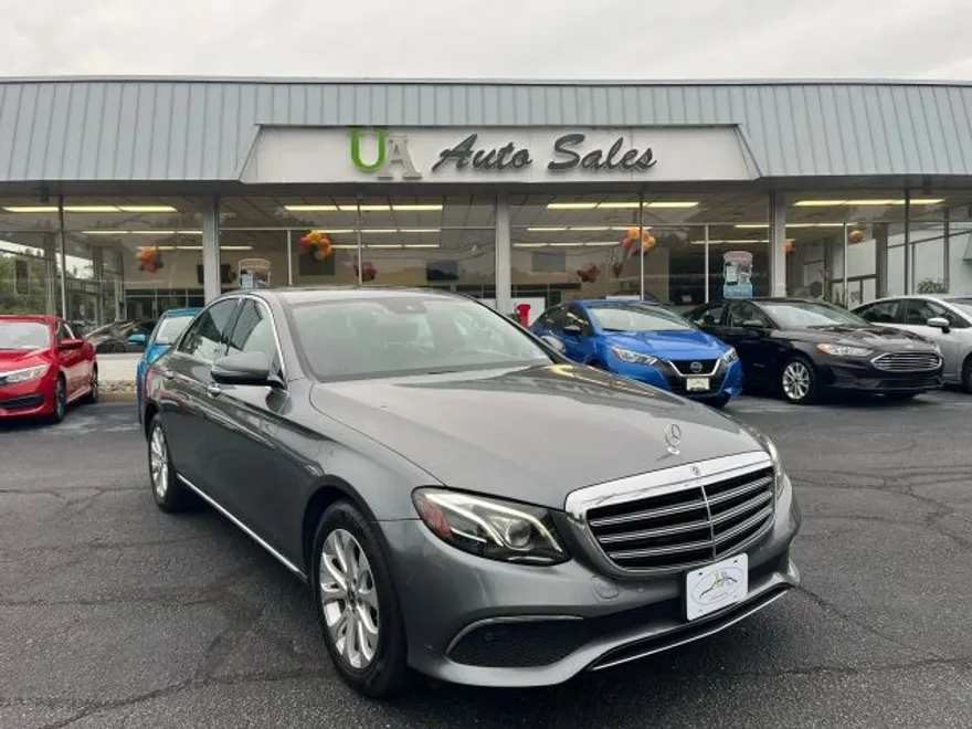 2018 Mercedes Benz E 300 4MATIC Sedan photo 1
