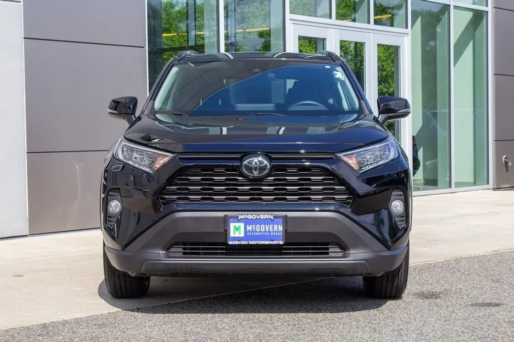 2021 Toyota RAV4 XLE photo 1