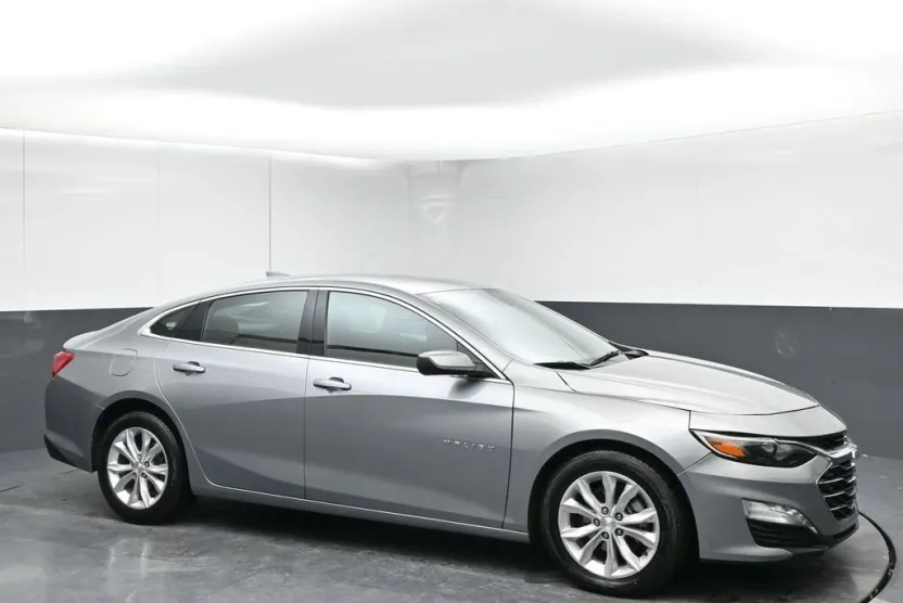2023 Chevrolet Malibu photo 1